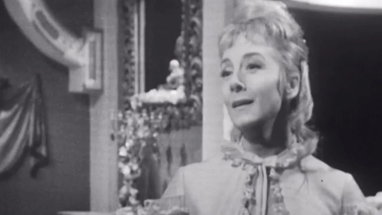 Le Mal court backdrop