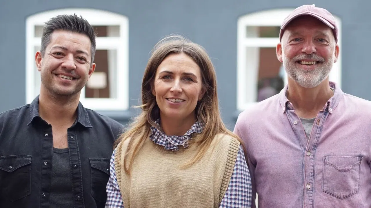 I Hus til Halsen backdrop