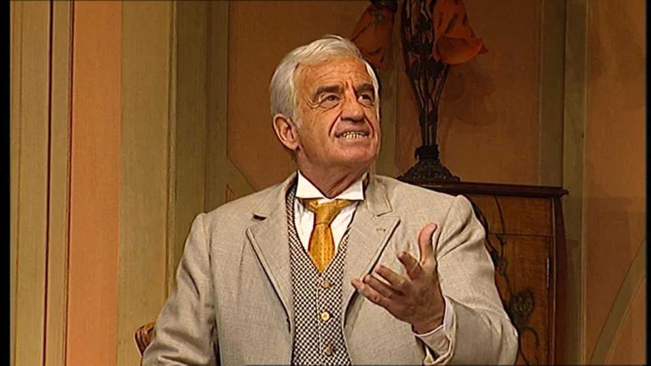 La Puce à l'oreille backdrop