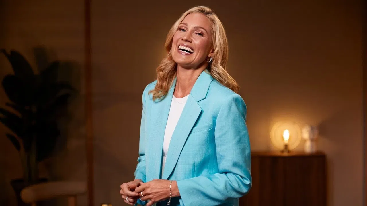 Love Is Blind: Sweden backdrop