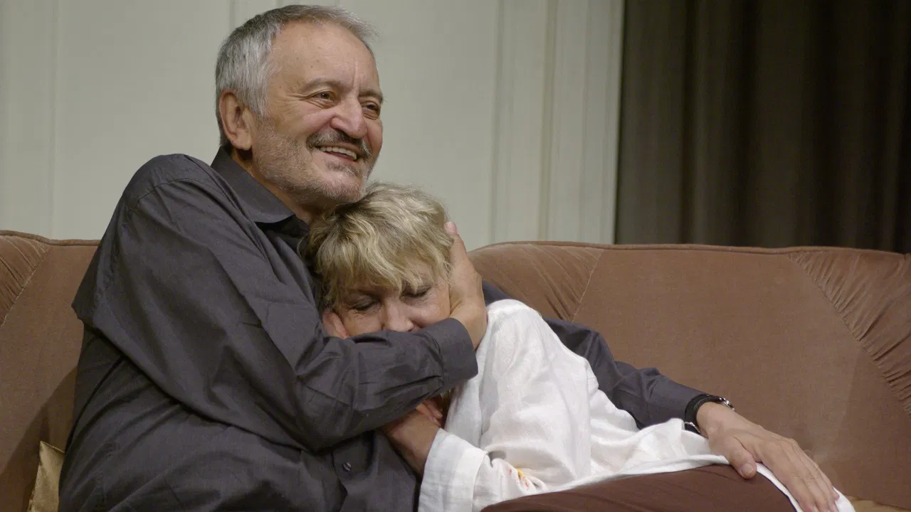 Půldruhé hodiny zpoždění backdrop