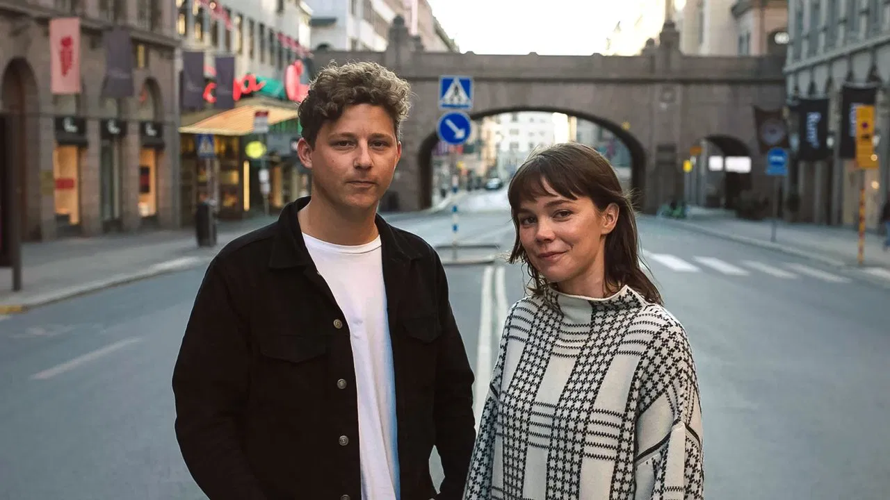 Berättelsen bakom Vår tid är nu backdrop