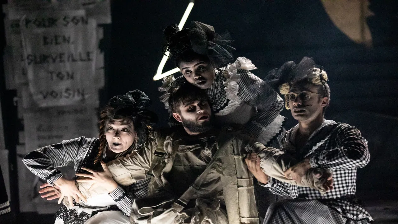 Le Dragon - Thomas Jolly backdrop