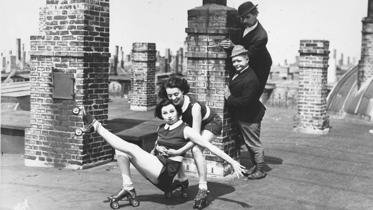 Pat and Patachon Invent the Gunpowder backdrop