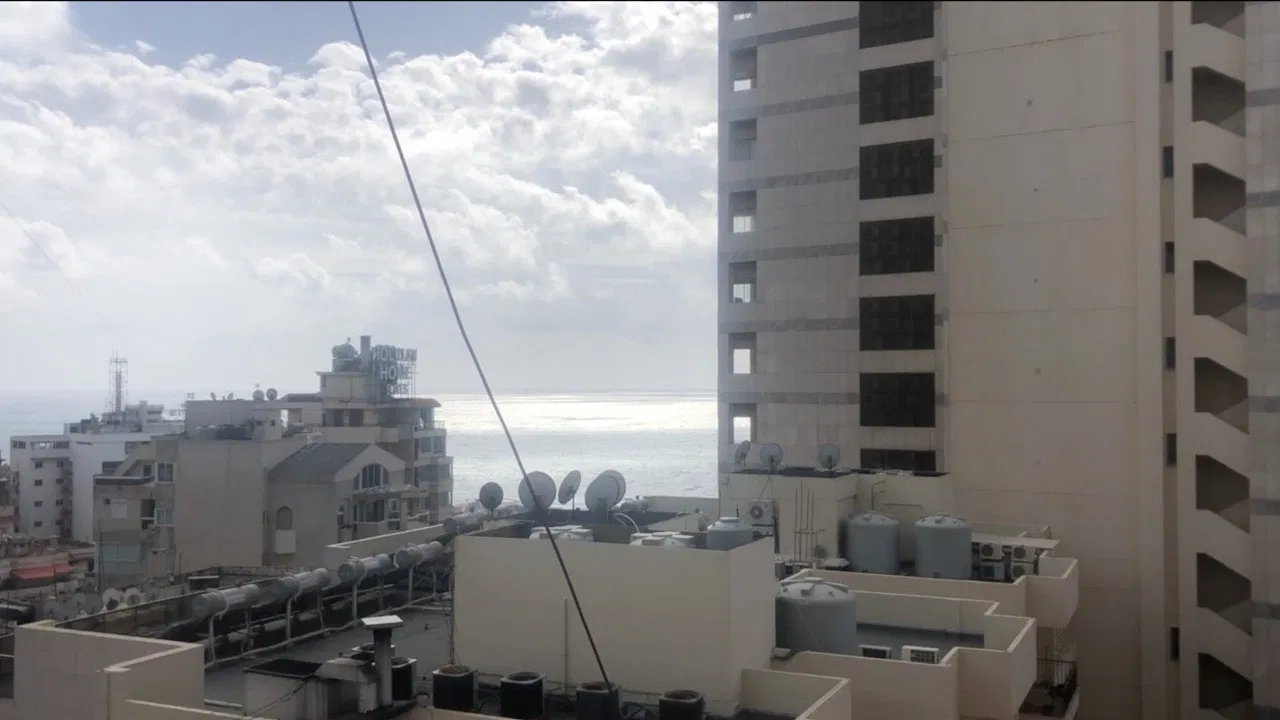 Le jour est la nuit backdrop