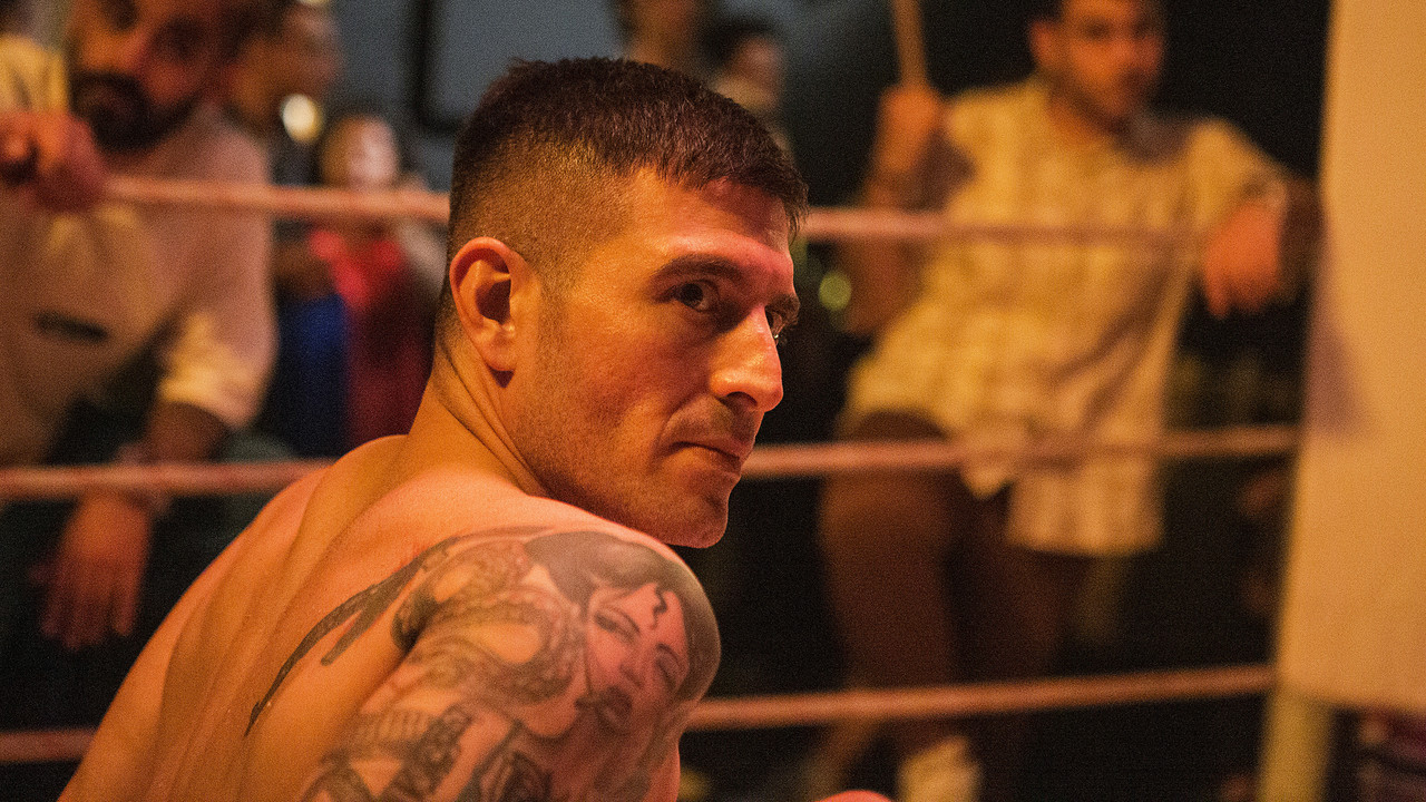 Comme Il Faut backdrop