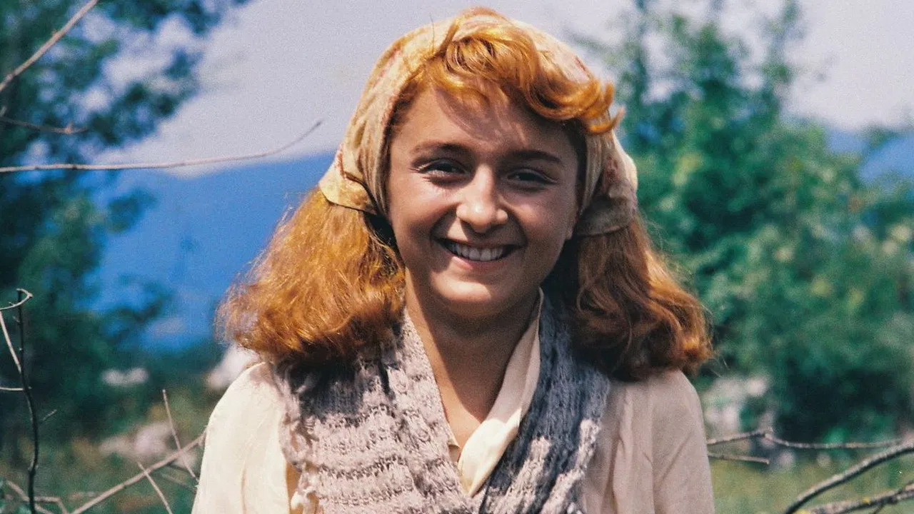 Red Zora and Her Gang backdrop