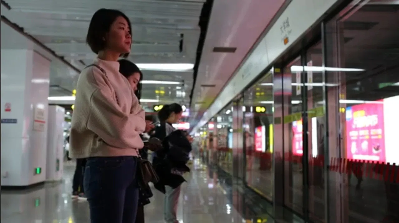 Run Zhiying Run backdrop