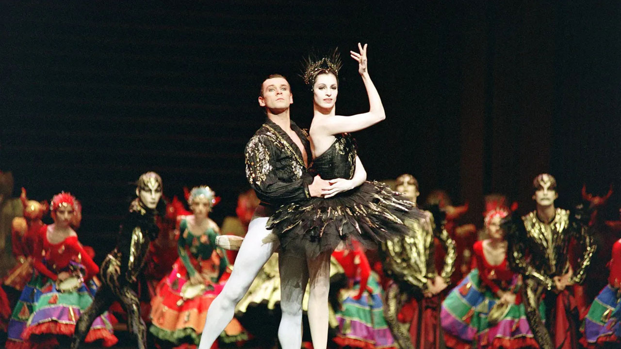 Le Lac des Cygnes backdrop