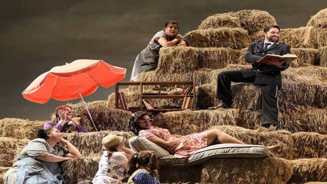 Royal Opera House: L’Elisir d’Amore backdrop