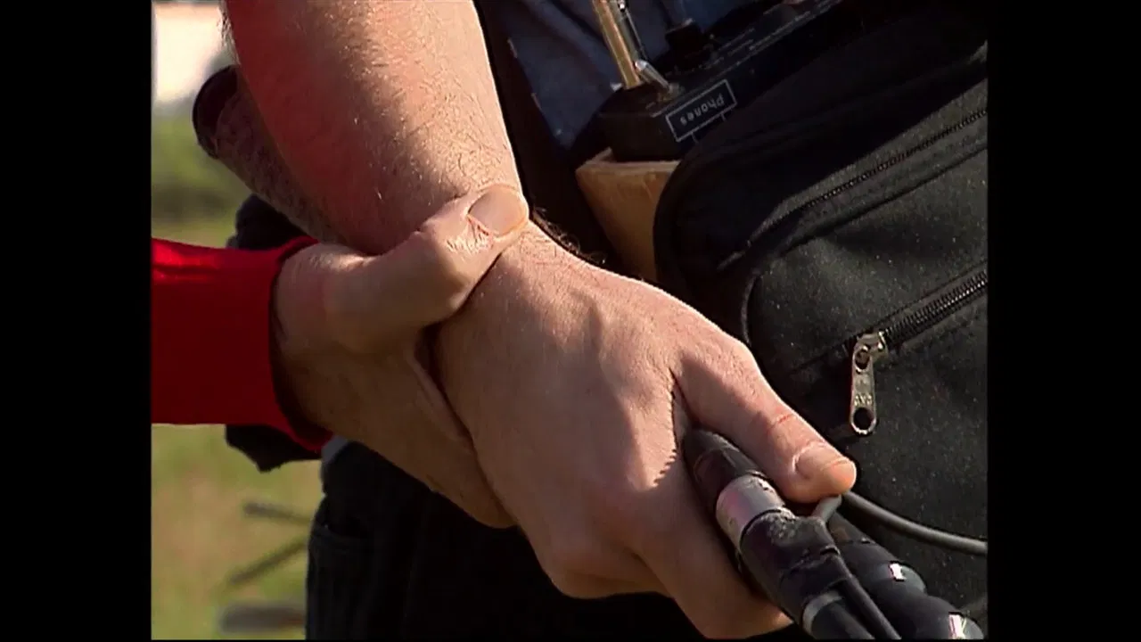 Antoine Bonfanti, sonic traces of an engaged listening backdrop