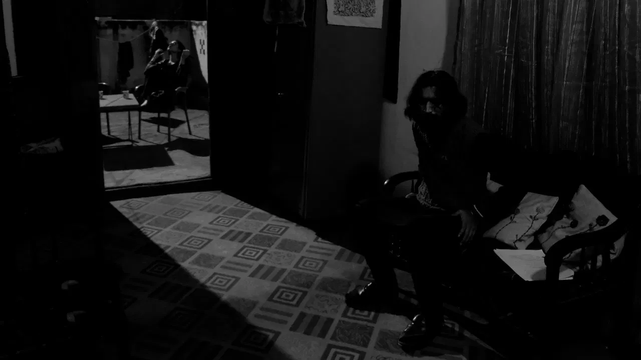 Gair Qanooni Kashmakash backdrop