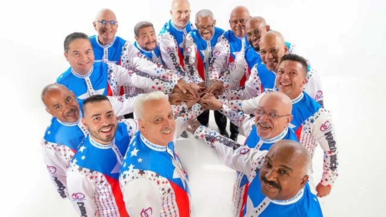 Check In con El Gran Combo backdrop