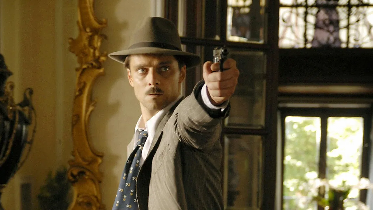 Inspector De Luca backdrop