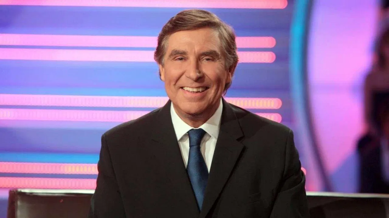 Sacrée Soirée backdrop