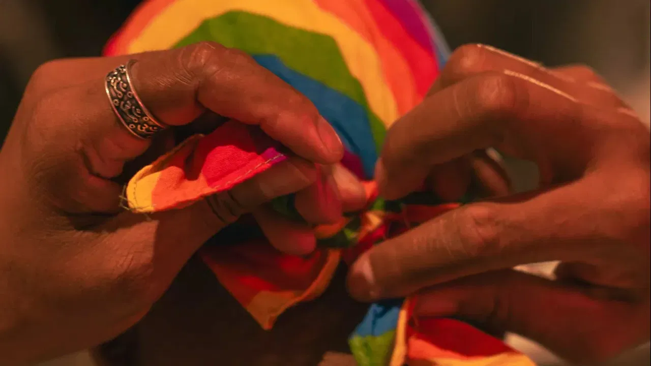 Ce feu qu'on tait - Fragments d'une jeunesse queer backdrop