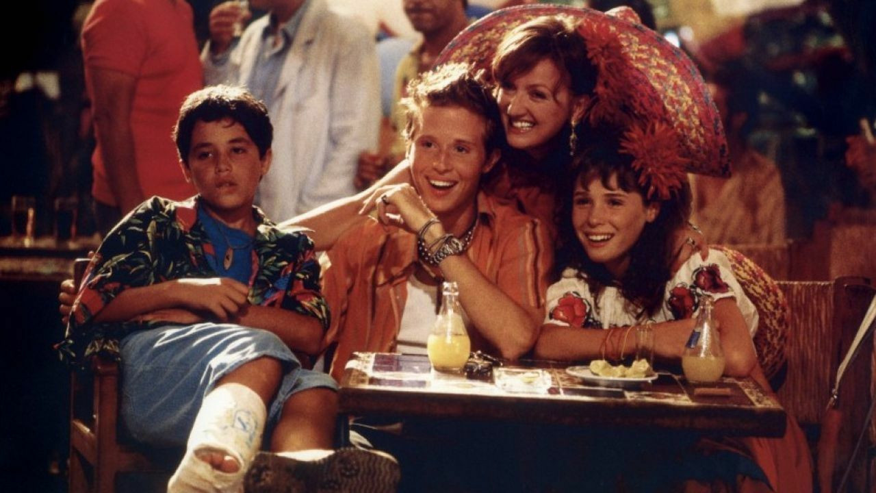 My Father, My Mother, My Brothers and My Sisters backdrop