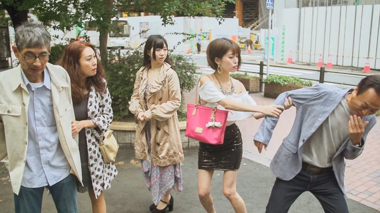 Dare ni demo iyarashii himitsu ga aru backdrop