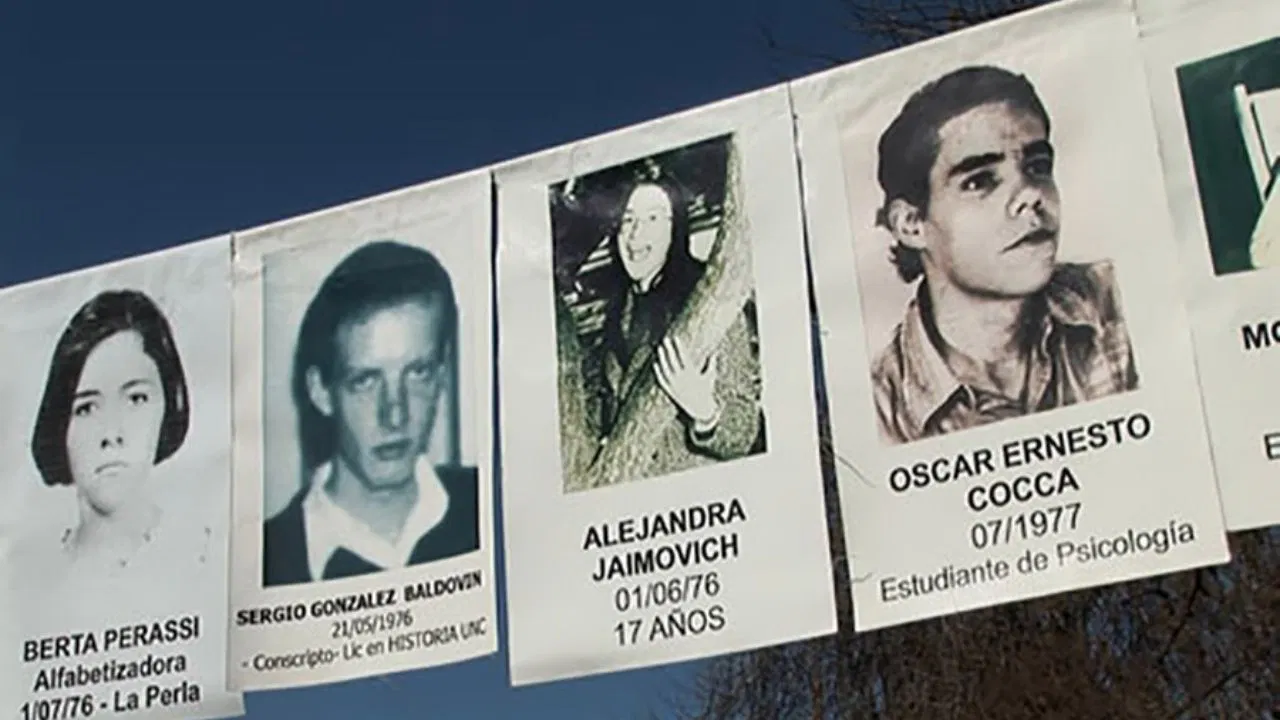 Sin Punto y Aparte backdrop