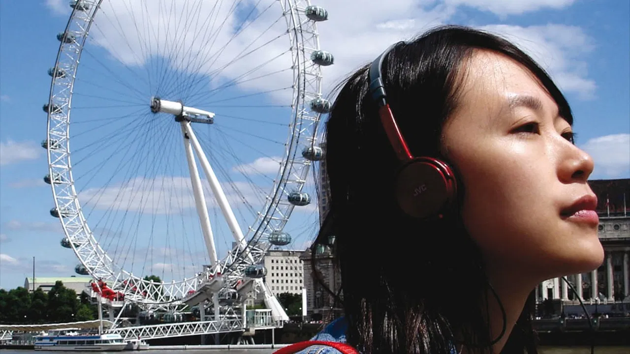 She, a Chinese backdrop