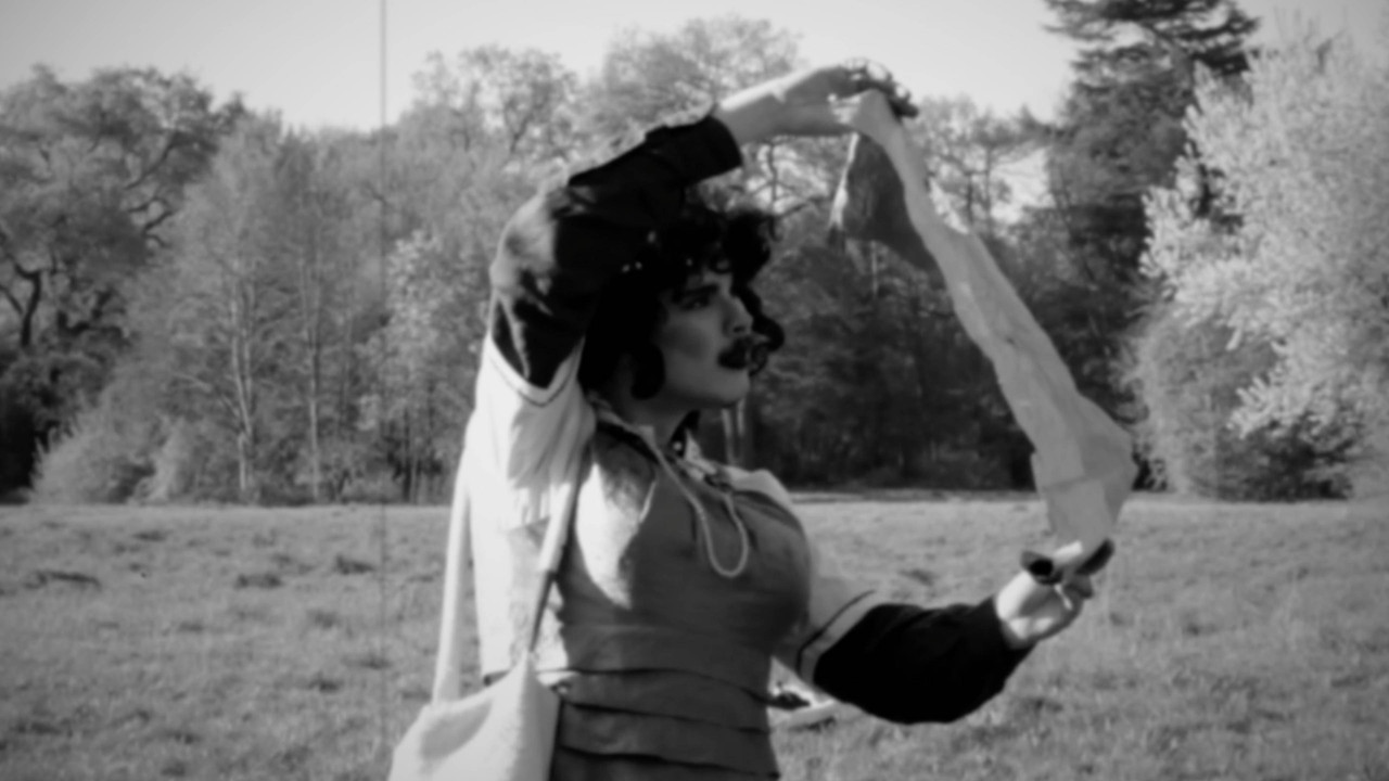 Oyez Oyez ! backdrop