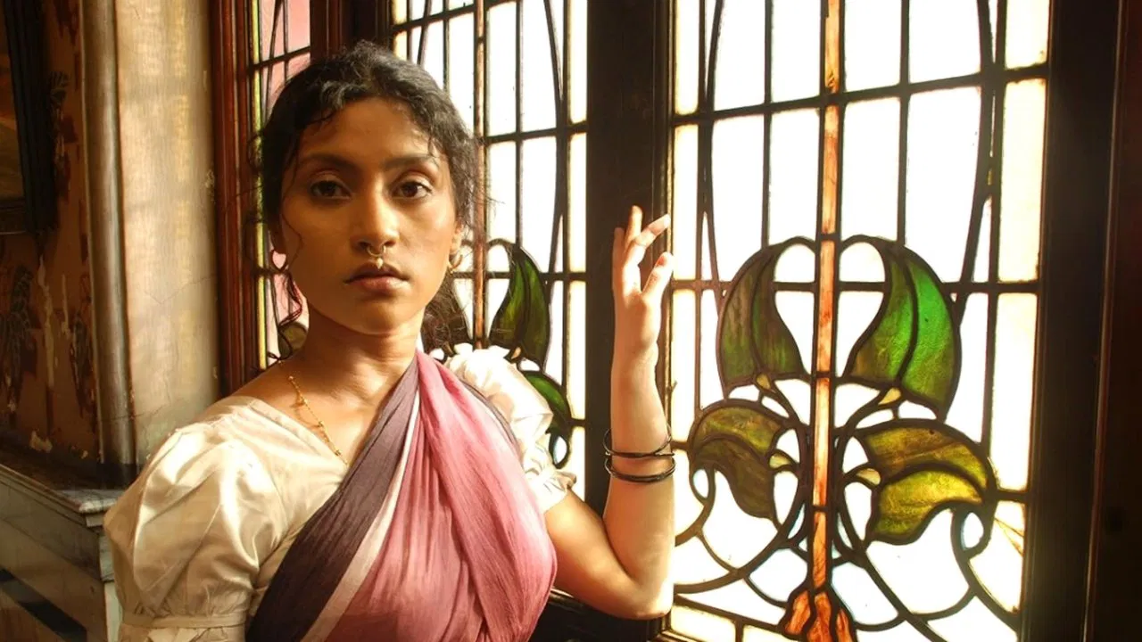 Iti Mrinalini backdrop