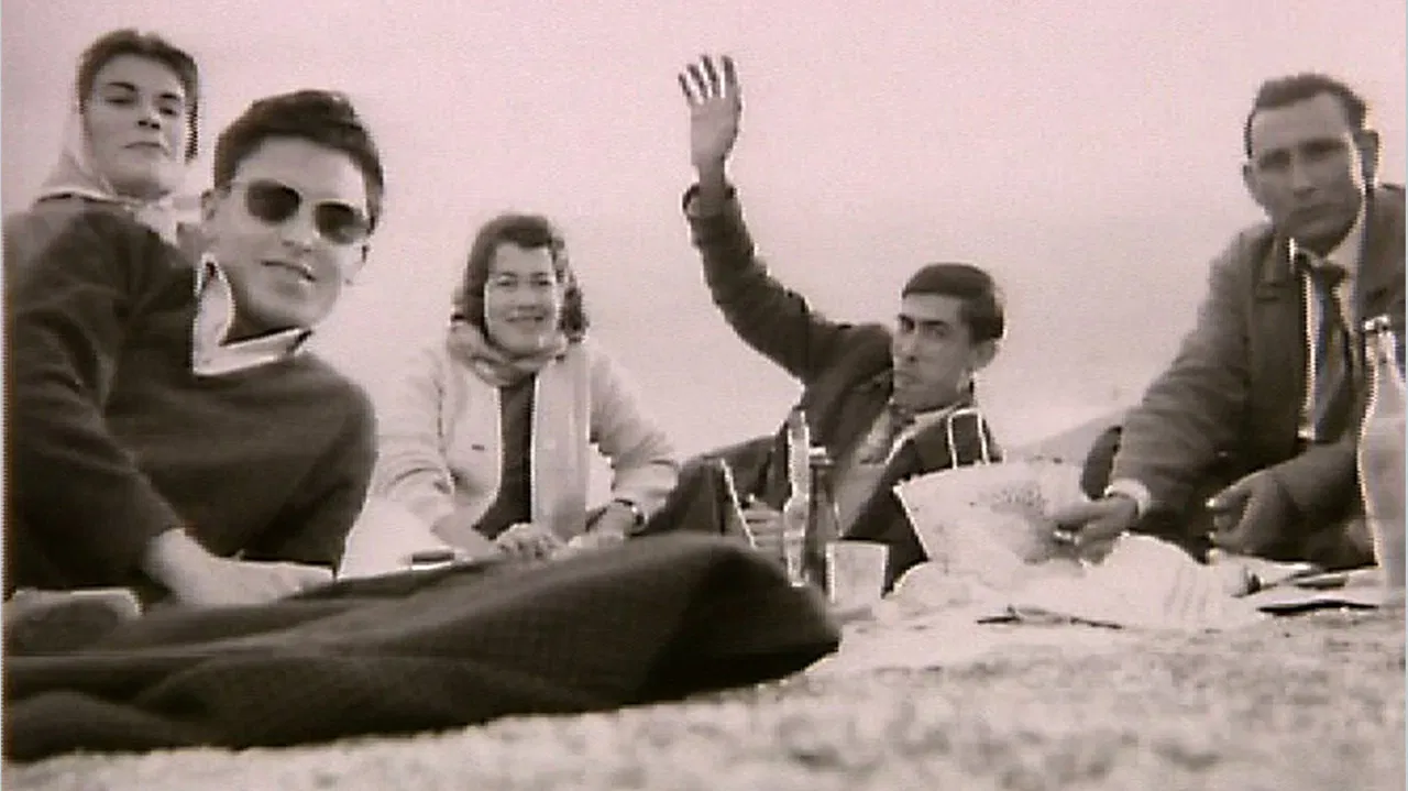 Album de famille backdrop