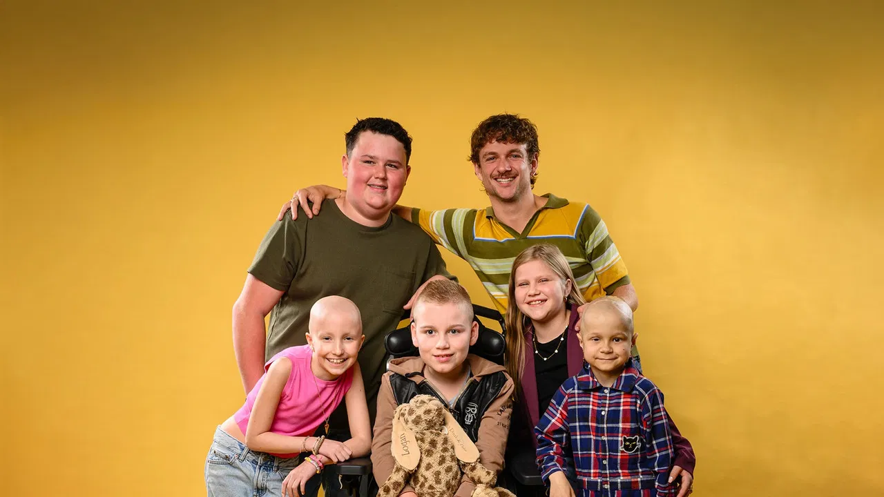 Niet klein te krijgen backdrop