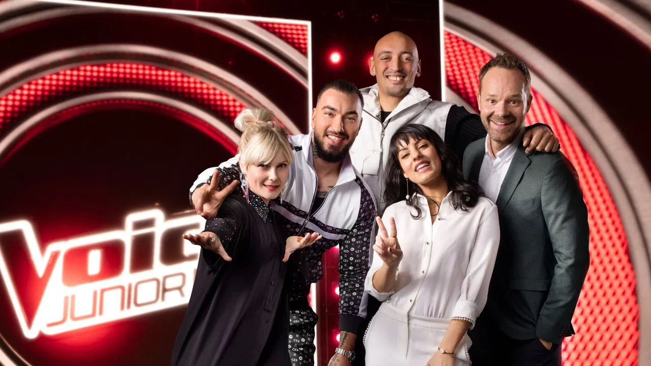 Voice Junior backdrop