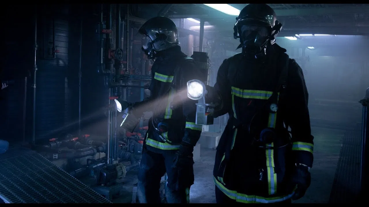 AZF : au cœur du chaos backdrop