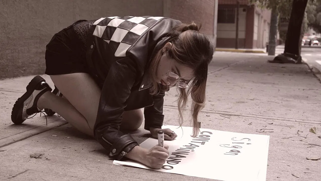 Bella y Loca backdrop