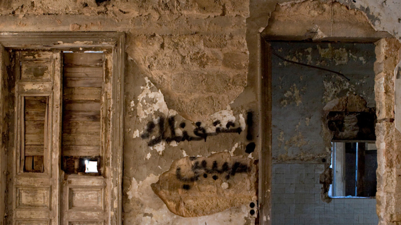 So the Lovers Could Come Out Again backdrop