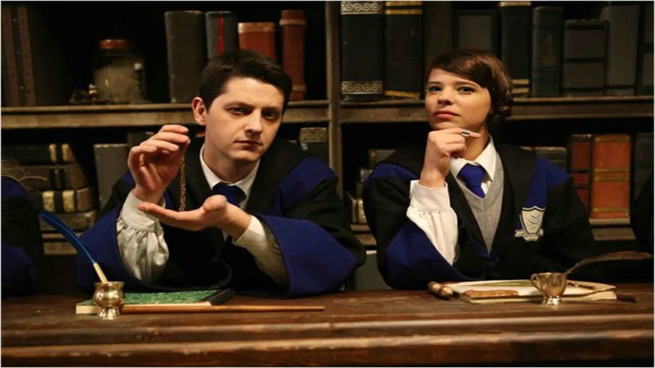 Sihirbazlık Okulunda Bir Türk backdrop