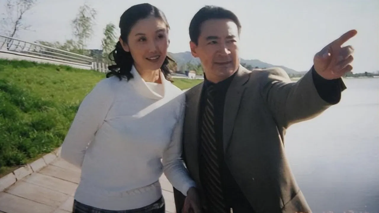 花自飘零 backdrop