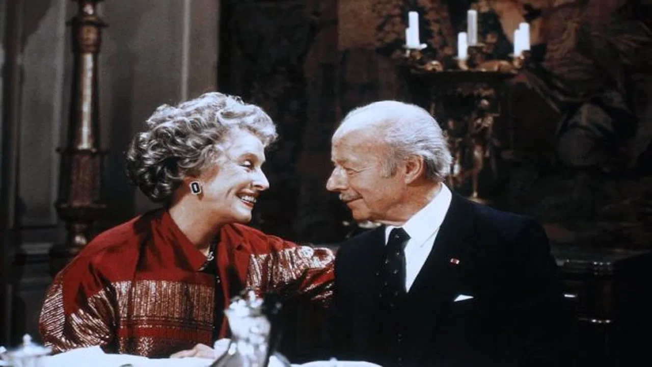 Es gibt noch Haselnußsträucher backdrop