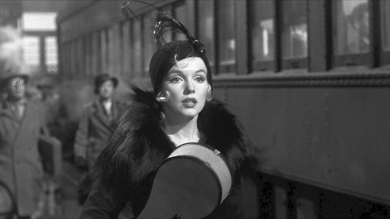 Tony Curtis on 'Some Like It Hot' backdrop