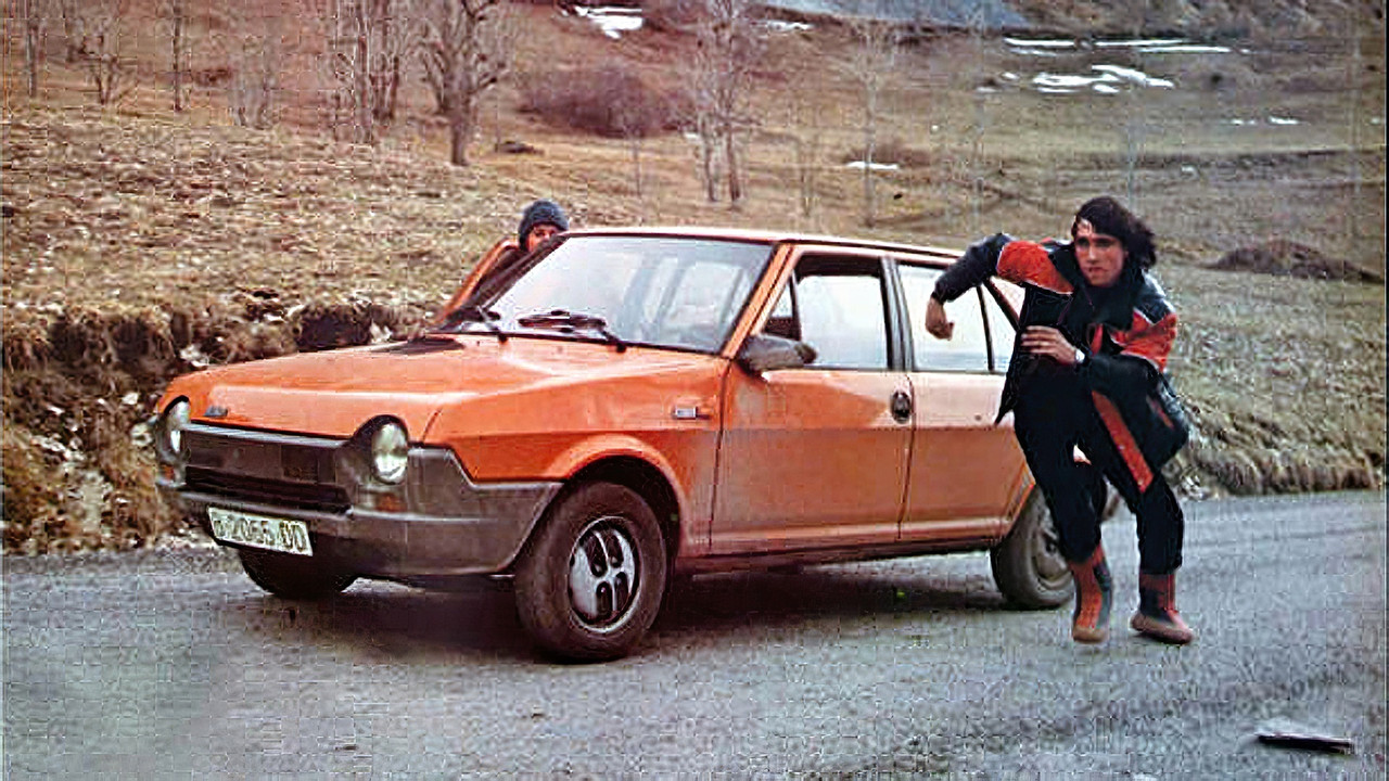 The Latest Scams of El Torete backdrop