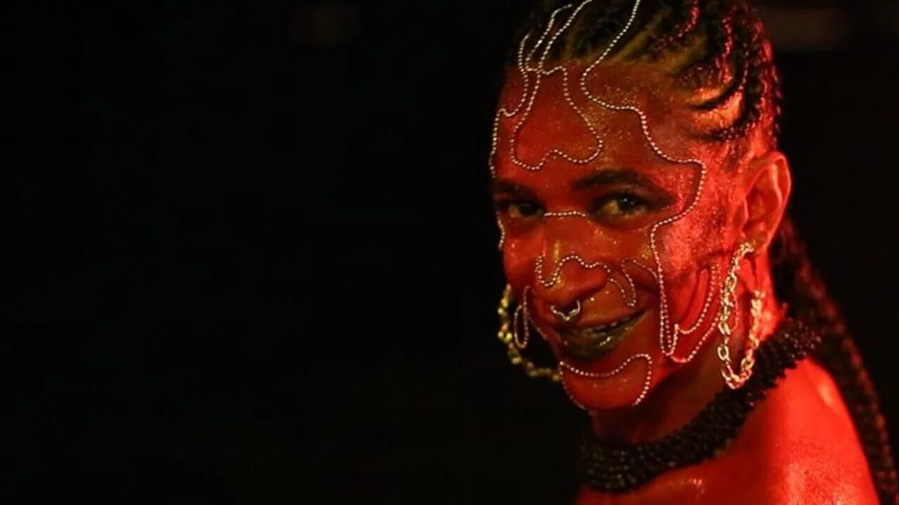 Sob a Terra do Encoberto backdrop