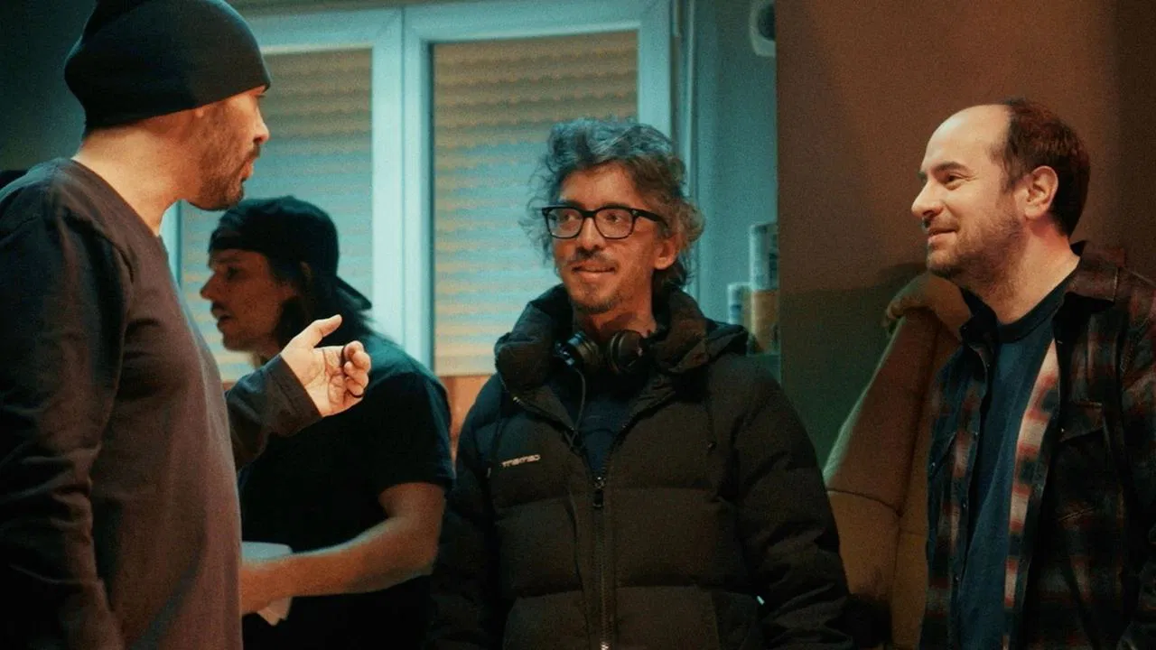 Bref. Good Friends backdrop