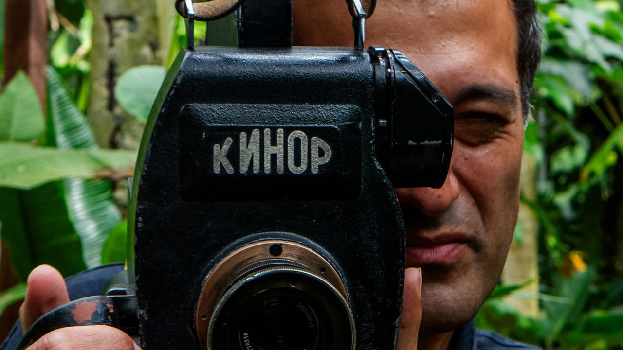 Em Busca de S. backdrop