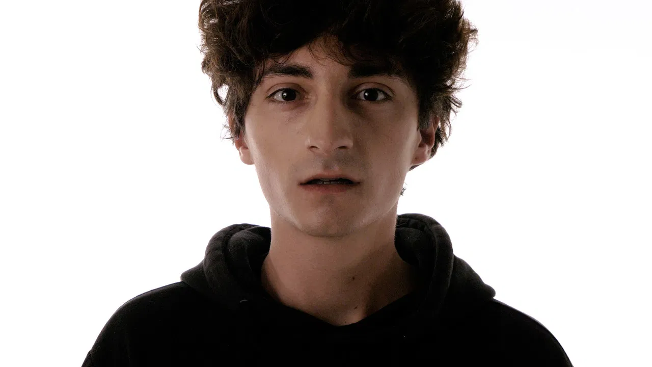 Comment je m'appelle déjà ? backdrop