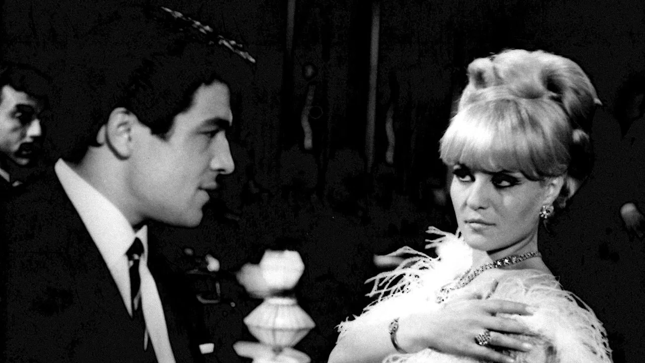 Namus Kanla Yazılır backdrop