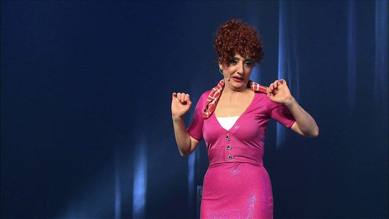 Mado fait son show backdrop