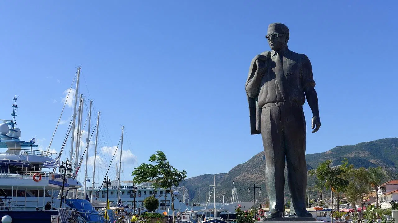 Aristoteles Onassis: Der Aufstieg zum reichsten Mann der Welt backdrop