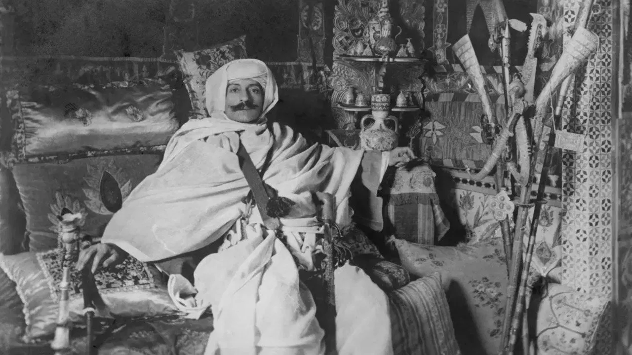 Le monde selon Pierre Loti backdrop