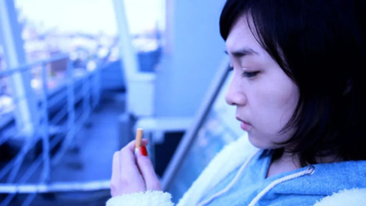 She nonchalantly says "That's how you do it",... backdrop