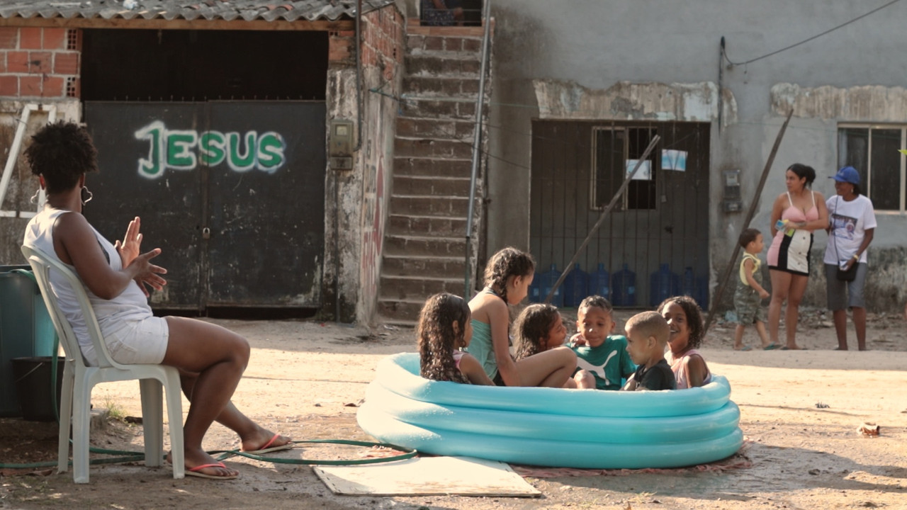 Entre o Rio e a Praça backdrop