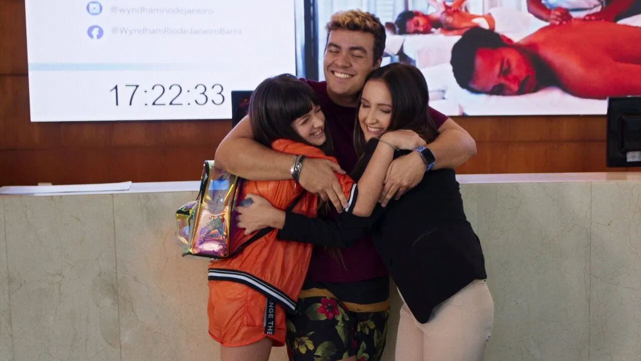 Luccas Neto in: The Magical Hotel backdrop