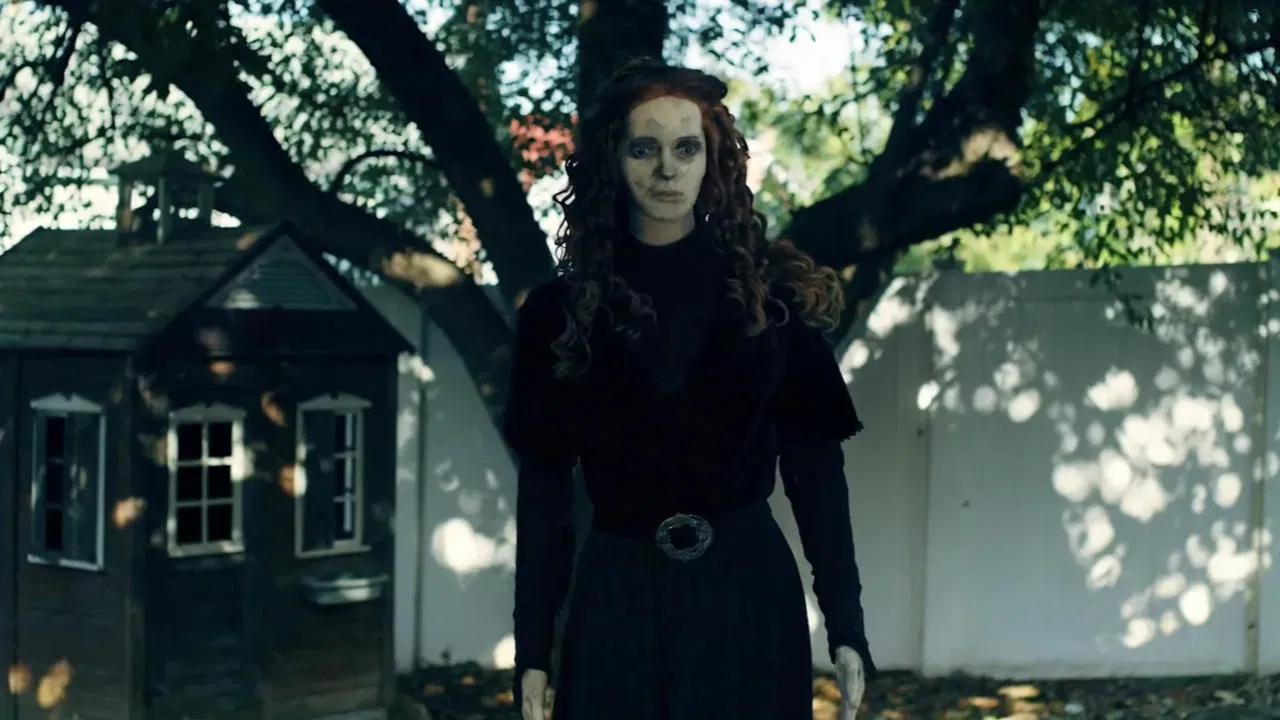 825 Forest Road backdrop