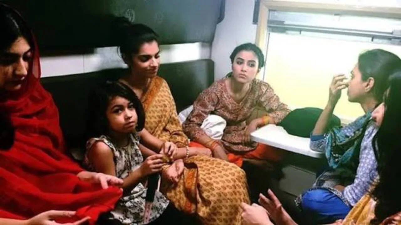 Aakhri Station backdrop